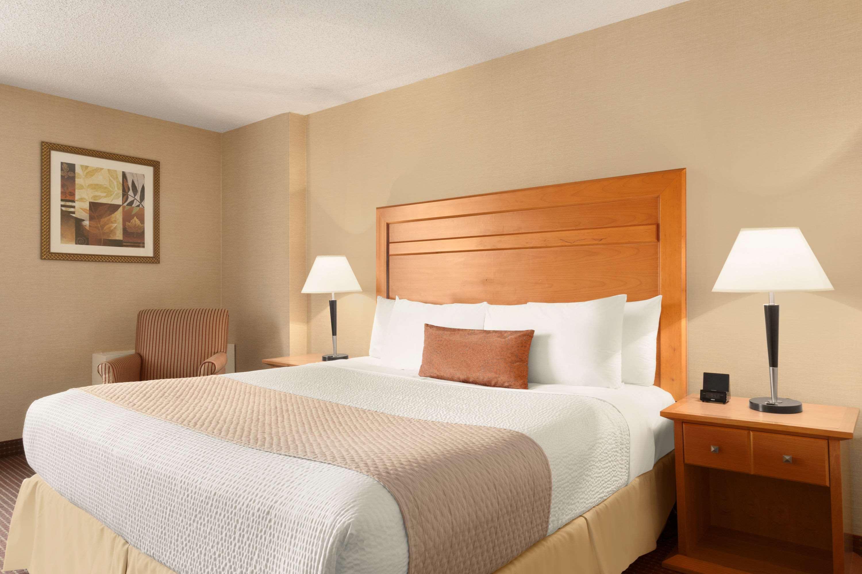 Days Inn By Wyndham Edmonton Downtown Exteriör bild